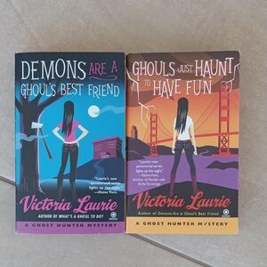 Victoria Laurie Ghost Hunter Mystery Books